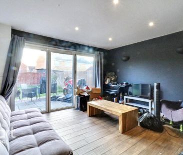 1 bedroom in a house share to rent - Photo 2