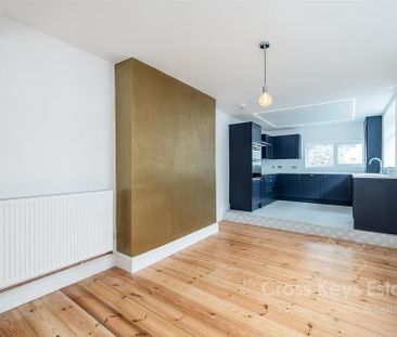 4 bedroom terraced house to rent - Photo 6