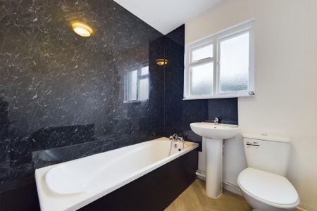 4 bedroom terraced house to rent - Photo 4