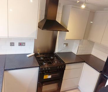 2 bedroom semi-detached house to rent - Photo 6