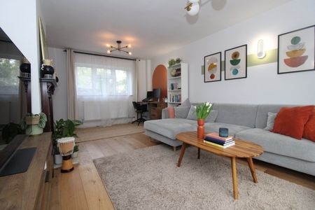 Broadwater Crescent, Stevenage, Hertfordshire - Photo 5