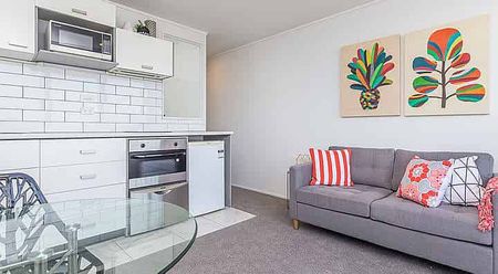 Scenic Two Bedroom Apartment! - Photo 5