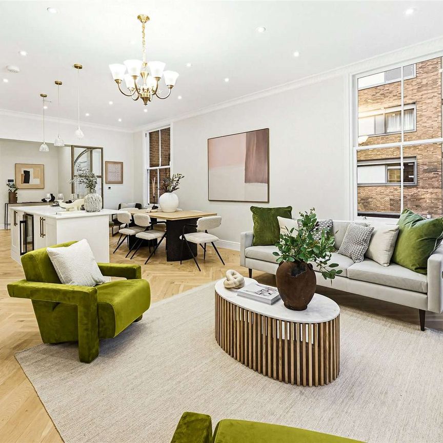 Exceptional new 3 bedroom, 3 bathroom 1st floor apartment. Beautifully furnished and immaculately presented throughout. - Photo 1