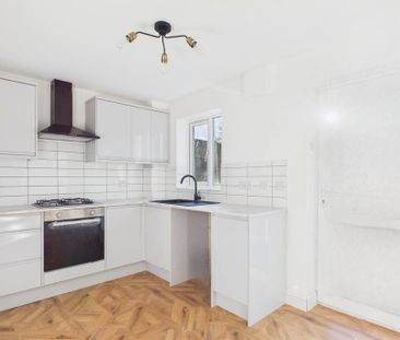 2 bedroom semi-detached house to rent - Photo 6