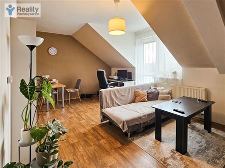 Pronájem 2+kk s parkovacím stáním v ulici K Zahradnictví - Фото 2