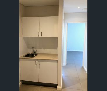 Best value 2 bedrooms in Parramatta only $450 per week. - Photo 6