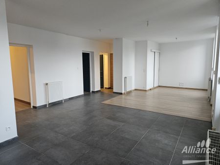 Appartement entièrement rénové de 2 Chambres 71m2 proche gare - Photo 2