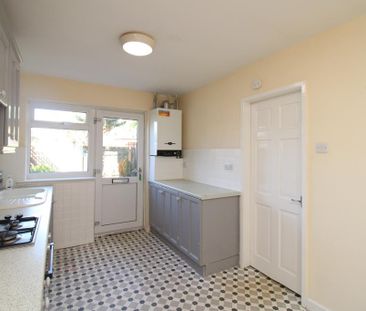 3 bedroom semi-detached house to rent - Photo 6