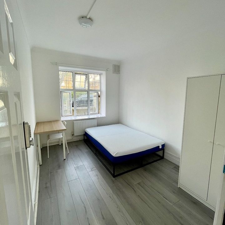 Room in a Shared Flat, Marina Court, E3 - Photo 1