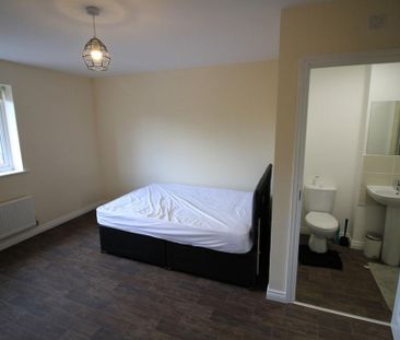 4 bedroom terraced house to rent - Photo 4