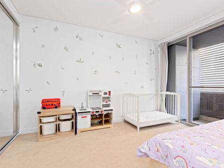 Contemporary Comfort In A Central Location! - Photo 4