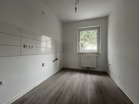 Ihr neues Zuhause! Renovierte 3-Raum-Wohnung. - Photo 3