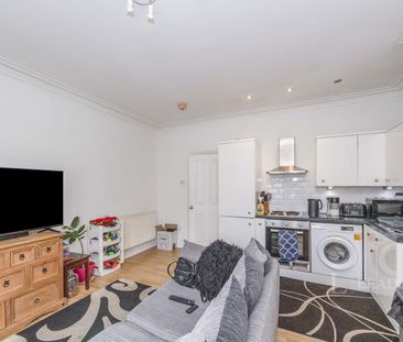 2 bedroom apartment to rent Copnor Road, Portsmouth, Hampshire, PO3 - Photo 2