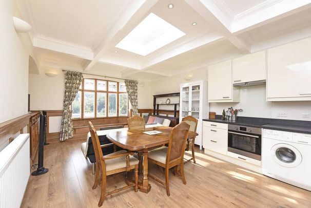 3 bedroom flat to rent - Photo 1