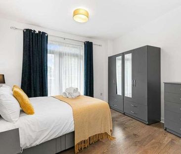 Woking, Surrey, GU22 - Photo 3