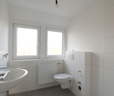 1241 - Erstbezug nach Sanierung! 3-Zimmer-Dachgeschosswohnung mit E... - Photo 4