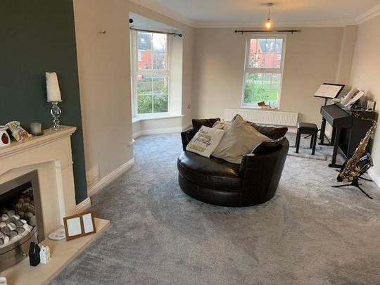 6 bedroom detached house to rent - Photo 1