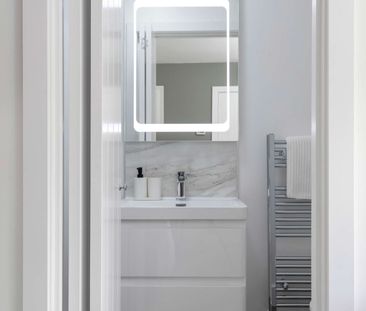 Burnell Avenue Room 5 - Photo 5