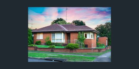 “Family Home in a Prime Riverstone Location” - Photo 5