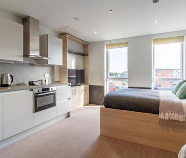 1 bedroom in a flat share to rent - Photo 4