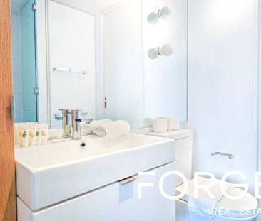 Sleek Inner-City Apartment Living - Photo 3