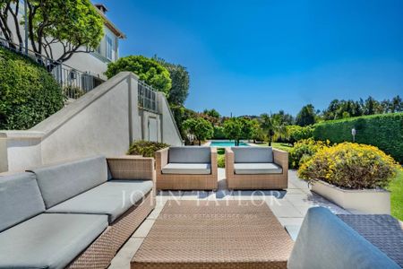 Maison à louer Mougins, Cote d'Azur, France9 000 EUR / Mois - Photo 5