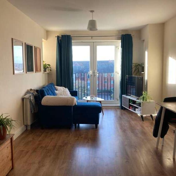 Tanner Court // Bed Flat // Aug, LN5 - Photo 1