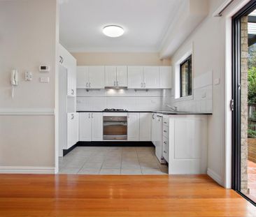 Large Townhouse moments from Bowral - Photo 3