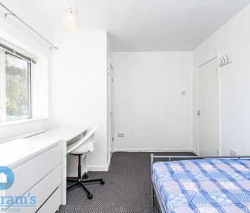 4 bed Semi-Detached House for Rent - Photo 3