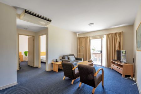 Fully Furnished Apartment in Beautiful East End! - Photo 2