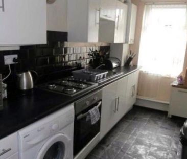 2 bedroom semi-detached house to rent - Photo 2