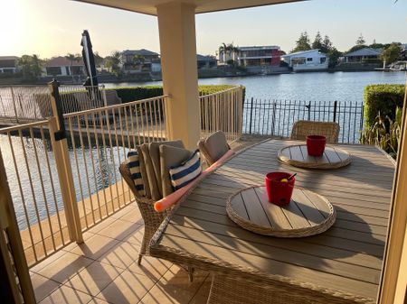 Helensvale - Photo 4