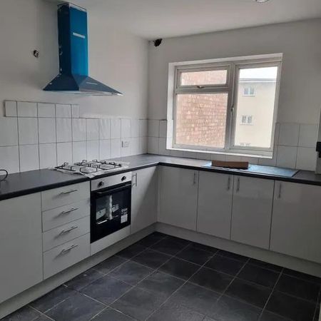 2 bedroom flat to rent - Photo 3