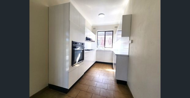 CONVENIENCE & LIFESTYLE - FRESHLY UPDATED HOME, 200M TO BARDWELL PARK STATION & CAFÃ‰S - Photo 1