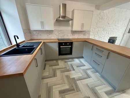 2 bedroom terraced house to rent - Photo 4