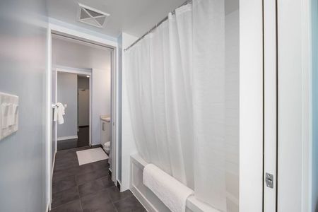 Master Room & Ensuite Bath - Waterfront Toronto - Photo 5