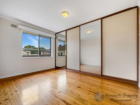 8 Rose Avenue, Glendale - Photo 2