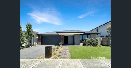 Spacious family home available now! - Photo 4