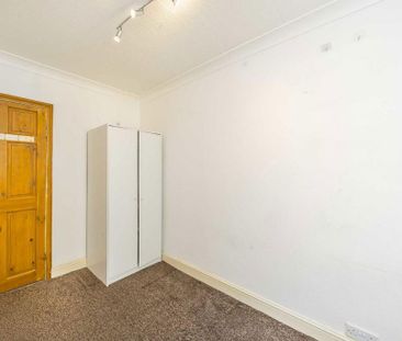 3 bedroom flat to rent - Photo 6
