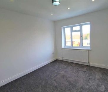 Pooley Green Road, Egham, TW20 - Photo 3
