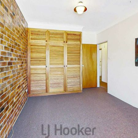 Well-Presented 2-Bedroom Unit With Lake Views - Photo 3