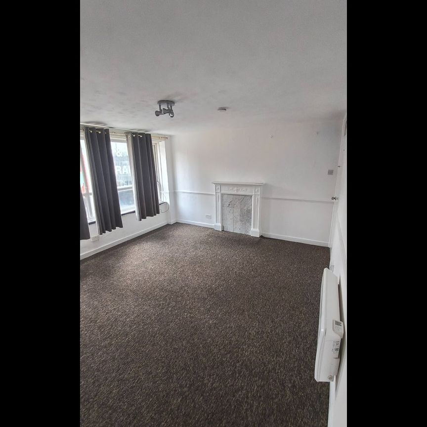 3 Bed Flat, High St, E17 - Photo 1