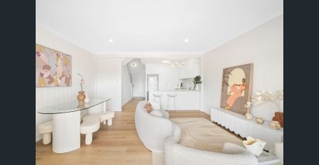 SPARKLING COASTAL TOWNHOUSE WITH CHÍC RENOVATED INTERIOR CONTACT JULIE SYKES 0438 050 110 - Photo 2