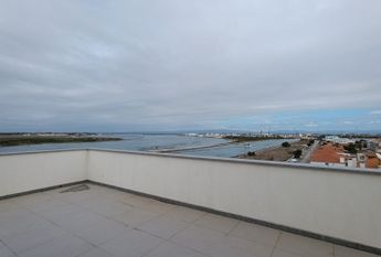 1 bedroom flat with sea and estuary views, in Praia da Barra!