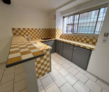 Location Appartement 2 pièces 39m² LA SEYNE SUR MER 83500 - Photo 3