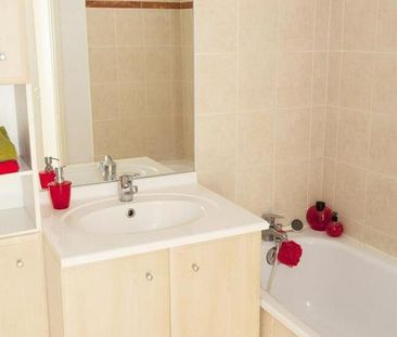 location Appartement T2 DE 48.02m² À LYON - Photo 1
