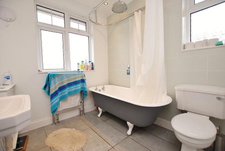 4 bedroom semi-detached house to rent - Photo 5