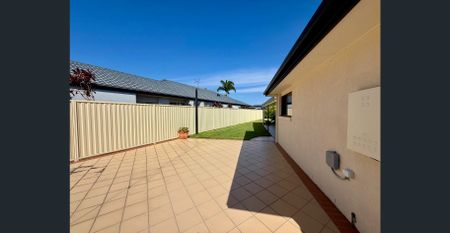 Burleigh Cove – Immaculate Spacious Family Home - Photo 4