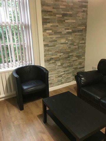 2 bedroom house share to rent - Photo 2