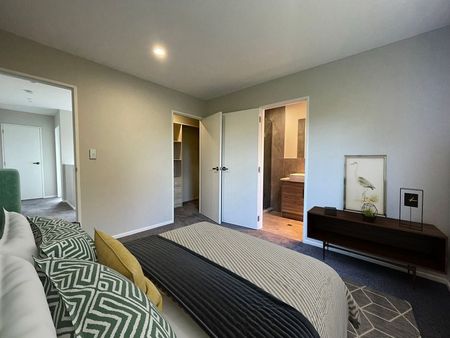 Modern 4-Bedroom Terrace Home – Prime Location for - Photo 2